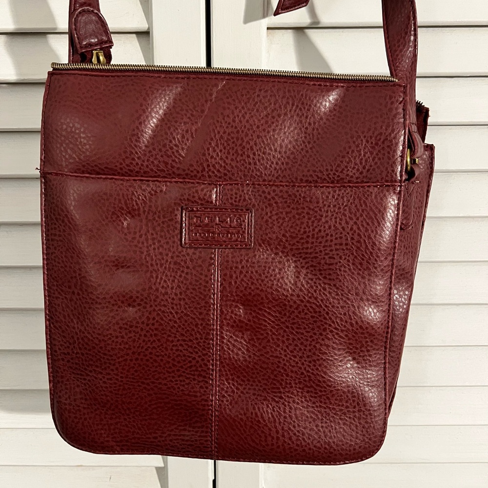 🔥BARGAIN Relic burgundy Crossbody